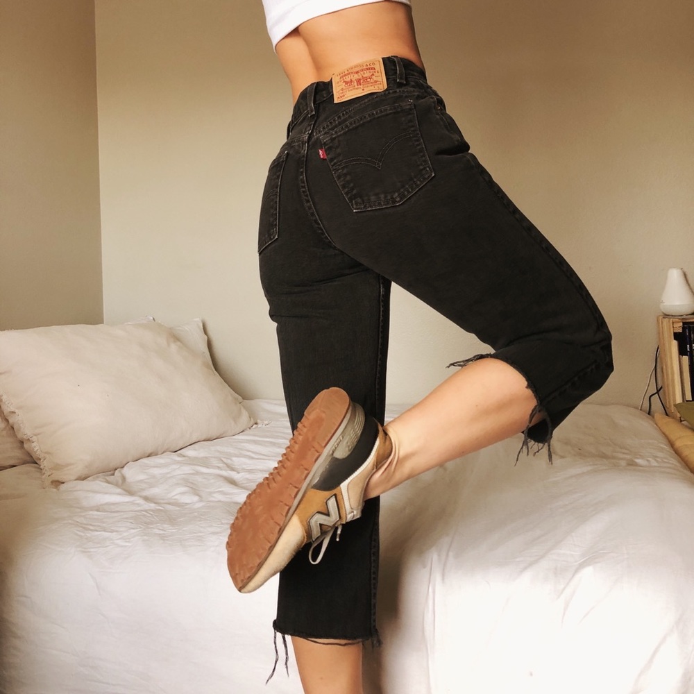 Vintage 550 Levi's Ultra High Rise Cropped Jeans in Black.